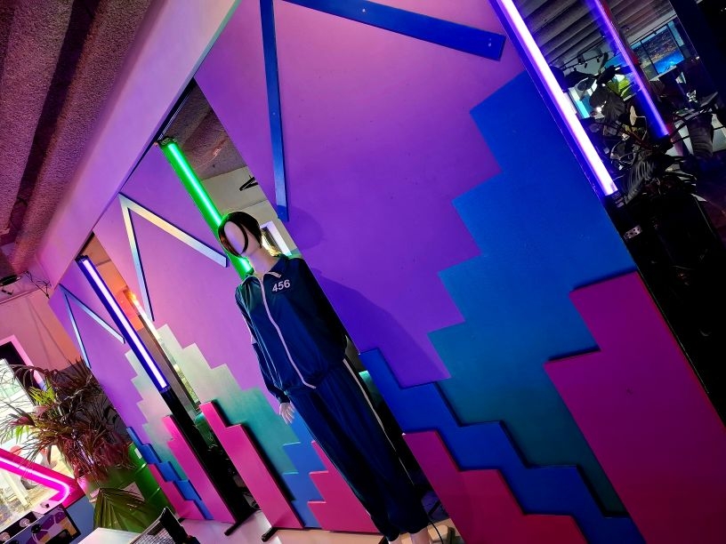 00378 squidgame wand trappen